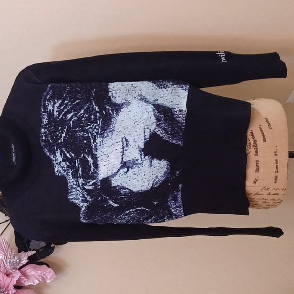 DOLLSKILL in collaboration with TWILIGHT BELLA/EDWARD FIRST KISS turtle neck 1x - Picture 10 of 16